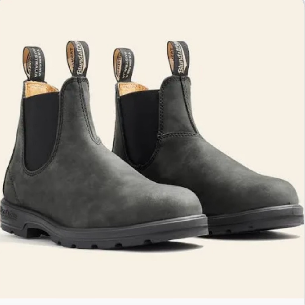 Like new women’s Blundstones size 9